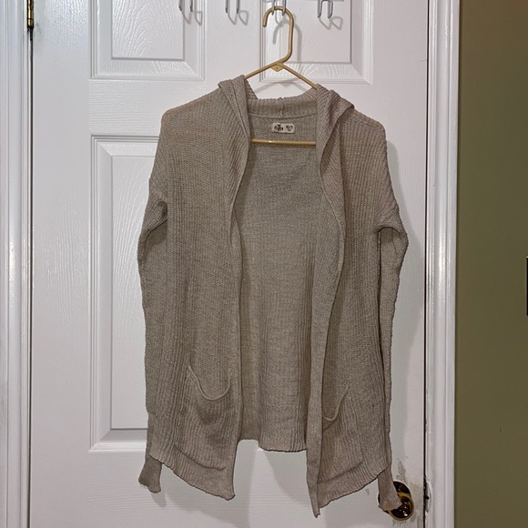 Hollister xs/s knit cardigan - Picture 1 of 4